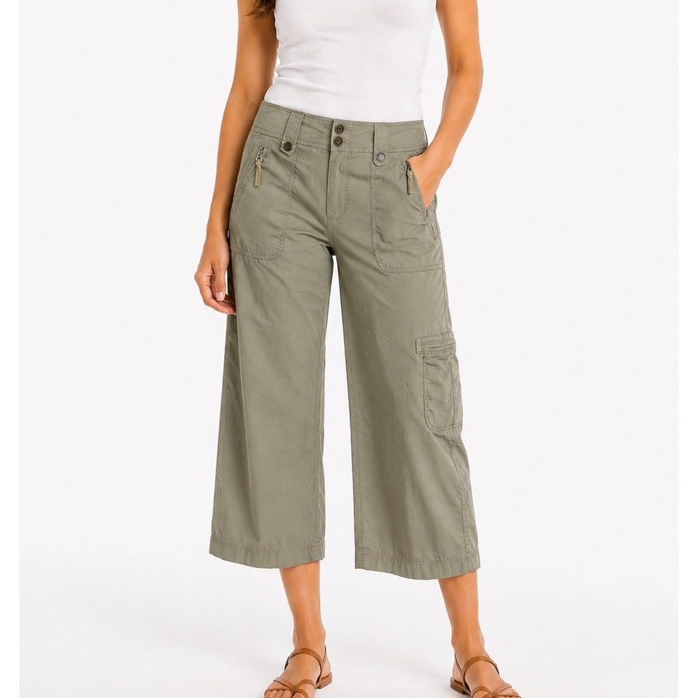 New York & Company Olive Cotton Cargo Utility Capris Women 4 Y2K Earthy Gorpcore
